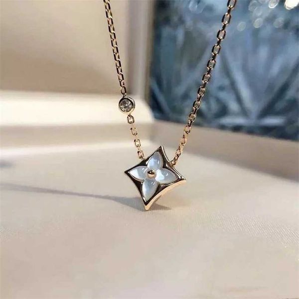 

2023 designer new lvjia titanium steel colorless white fritillaria l four leaf necklace female ins student gives girlfriend, Black