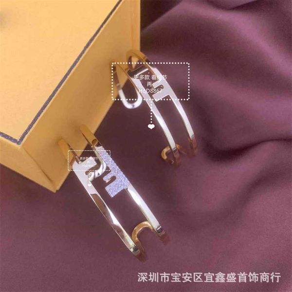 

2023 designer new jewelry fen letter female bracelet live broadcast tiktok style hand ornaments, Black