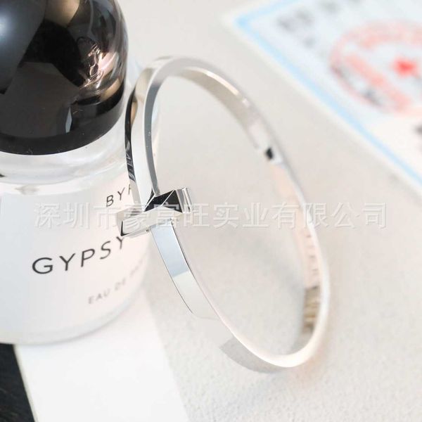 

high version v gold high version t1 bracelet wide smooth double t letter clasp yiyang qianxi same style, Black