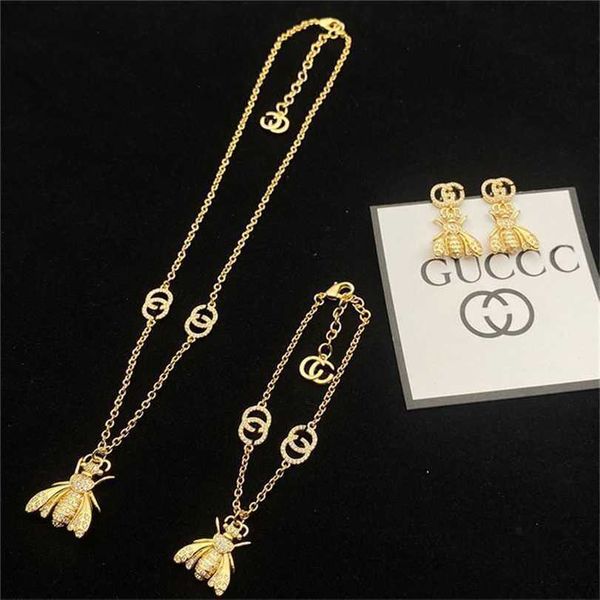 

2023 designer new jewelry ancient family necklace women's fashion inlaid bee suit bracelet trend earring head, Silver