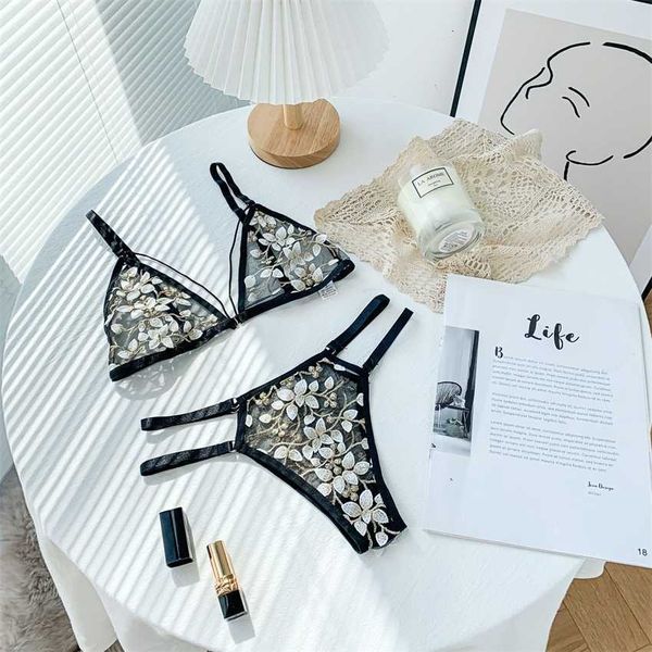 

three-point three-dimensional embroidery flower bra underwear set 2049, Black;white