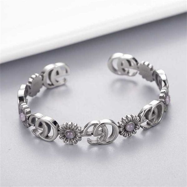 

2023 designer new jewelry double pink bracelet ring and the same flower ben pattern hair ornament, Silver