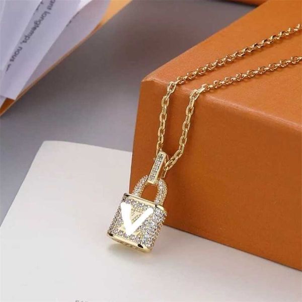 

2023 designer new donkey family full diamond small temperament network red lock love necklace gifts to girlfriend's lover, Black