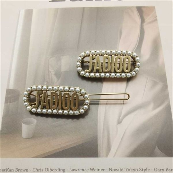 

2023 designer new fashion jewelry korean pearl letter fashion brooch hairpin edge clip temperament simple minority high-grade hair accessori, Golden;silver