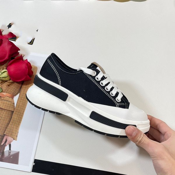 

luxury designers sneakers boots skateboard shoes breathable & mesh leather women comfort sport reshaped collar and heel improved fit size 35, Black