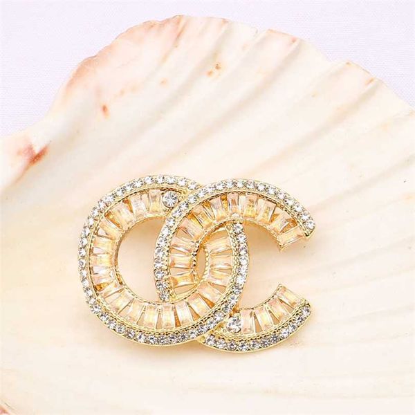 

2023 designer new fashion double-c small fragrance brooch inlaid with diamond zircon personality luxury temperament pin anti light neckline, Silver