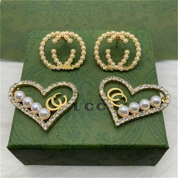 

2023 designer new jewelry earrings ancient family letter diamond inlaid pearl personalized fashion temperament heart-shaped round earrings, Golden