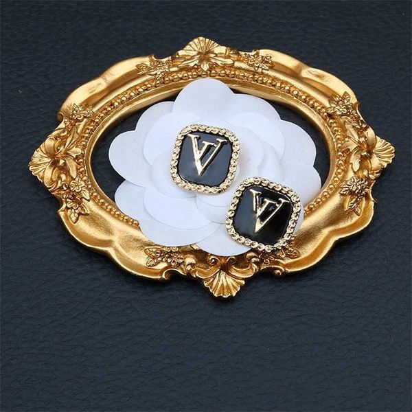 

2023 designer new korean letter v handmade earrings earrings s925 silver needle 2268, Golden