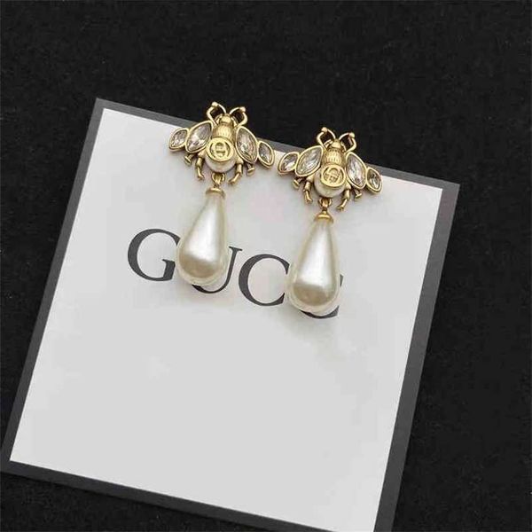 

2023 designer new family gujia diamond inlaid pearl bee double earrings women's fashion and versatile, Golden