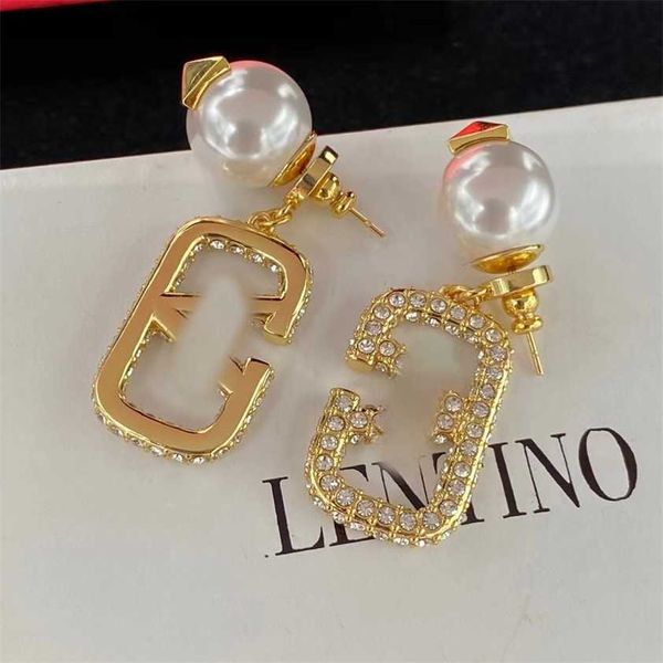 

2023 designer new huaxx tianjia v letter square stone water diamond pearl fashion style 925 silver needle women's earrings, Golden