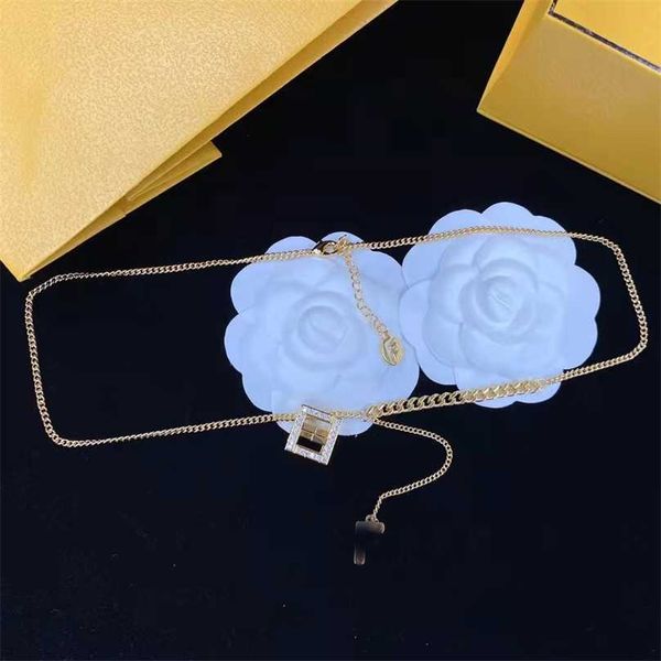 

2023 designer new fenjia dice f letter water drill twist simple necklace brass clavicle sweater chain, Black