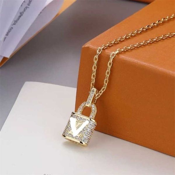 

2023 designer new donkey family full diamond small temperament network red lock love necklace gifts to girlfriend's lover, Black
