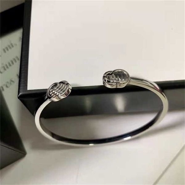 

2023 designer new fashion jewelry simple high-grade open bracelet, Black