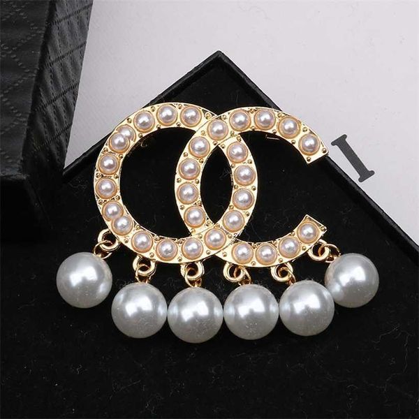 

2023 designer new fashion brooch sweater suit coat pin personalized fashion accessories, Silver