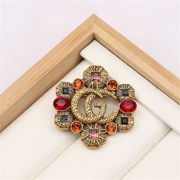 

2023 designer new fashion jewelry hollowed out color zircon inlaid brooch anti light coat pin female, Gray