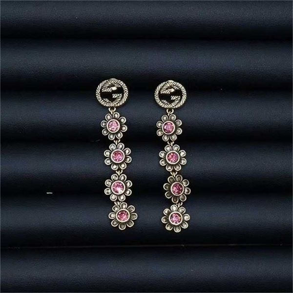 

2023 designer new fashion jewelry zircon letter fashion earrings, Silver