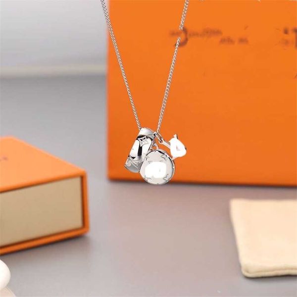 

2023 designer new donkey family ring necklace l clover letter three in one removable fashion men's and women's couple sweater chai, Black