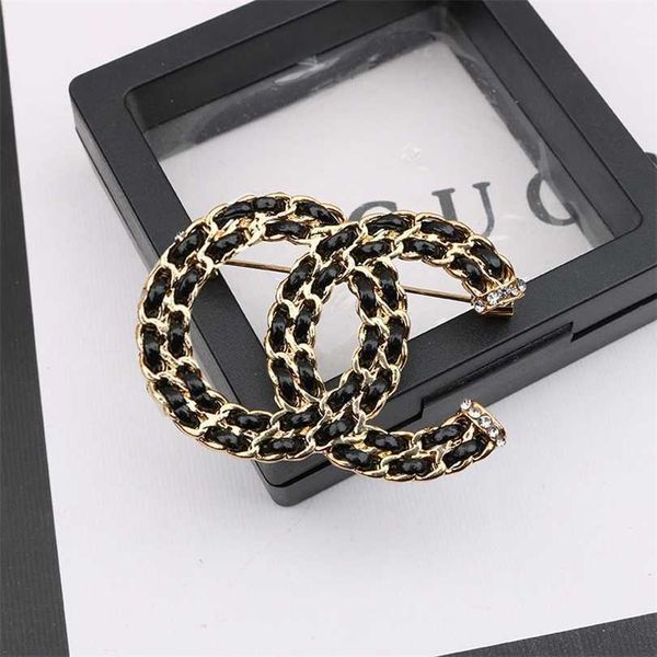 

2023 designer new french style small fragrant breeze brooch simple braided leather temperament celebrity net red pins suit accessories, Silver