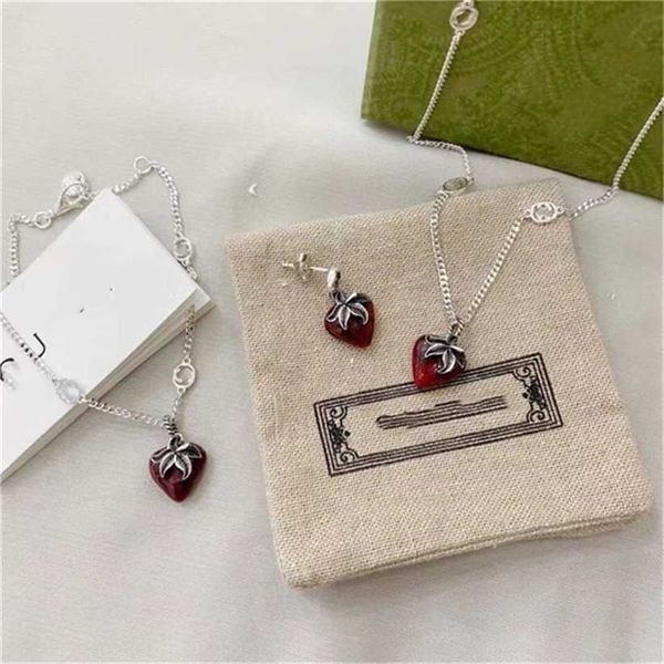 

2023 designer new fashion jewelry gujia 925 silver double strawberry earrings bracelet necklace simple small fresh old glue dropping effect