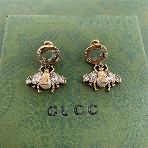 

2023 designer new jewelry earrings ancient family letter inlaid eye diamond bee pearl fashion trend earrings, Golden