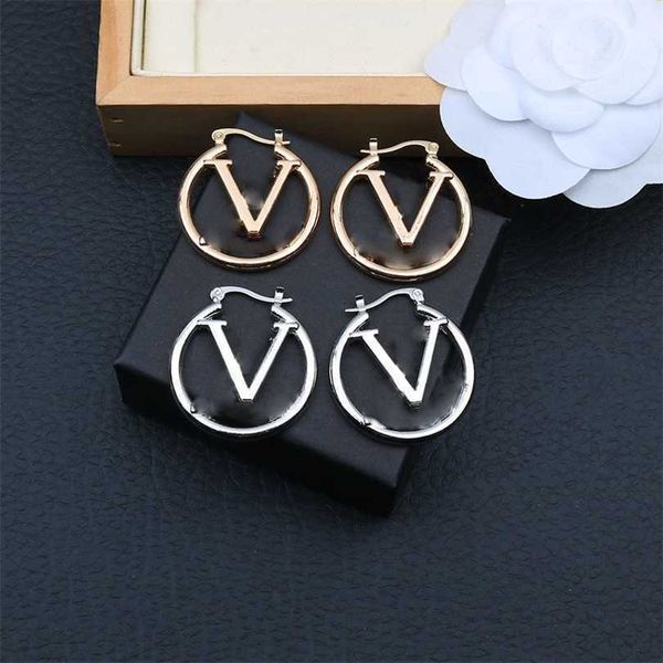 

2023 designer new style personality trend earrings for women's simple fashion luxury v home net red earrings accessories, Golden