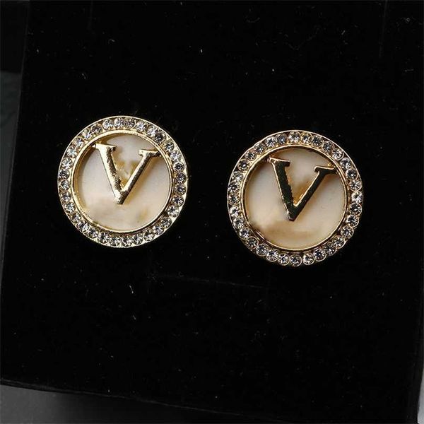 

2023 designer new net red tide personalized french letter earrings are simple light luxurious fashionable small and elegant the same style, Golden