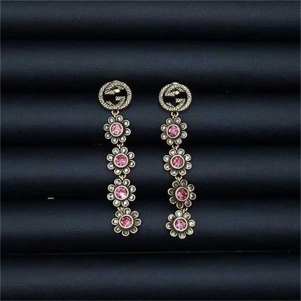 

2023 designer new fashion jewelry zircon letter earrings, Silver