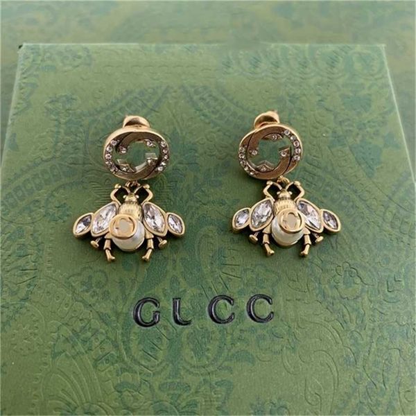 

2023 designer new jewelry earrings ancient family letter inlaid eye diamond bee pearl fashion trend earrings, Golden