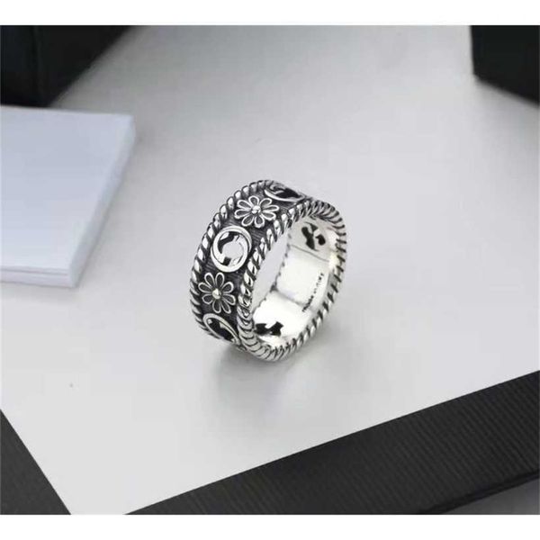 

2023 designer new jewelry home double small flower hollow out ring as old fashion gift for men and women, Silver