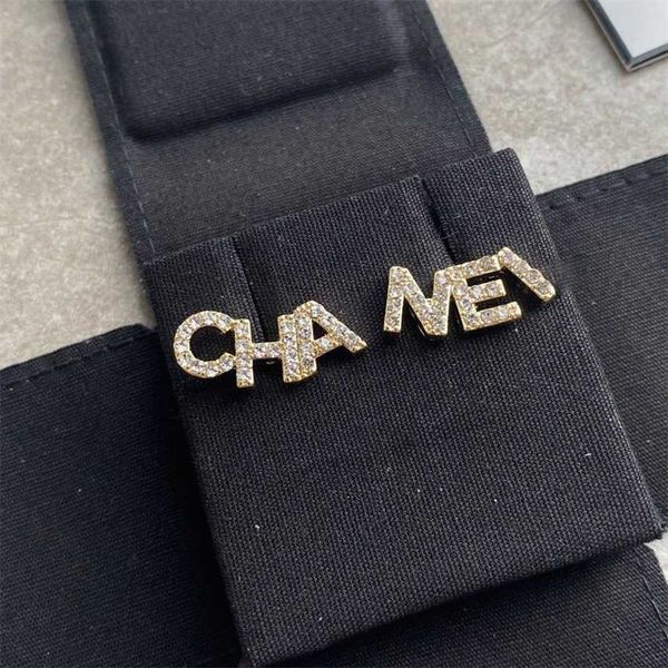 

2023 designer new small fragrant wind full diamond delicate face slim personality net red style fashion collar earrings c, Golden