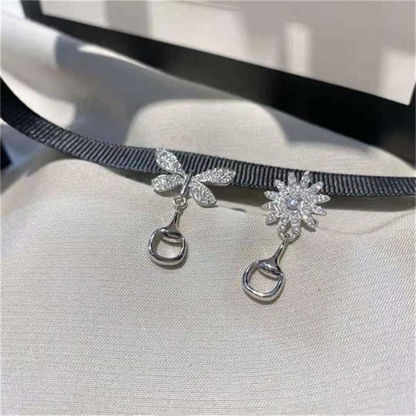 

2023 designer new fashion jewelry 925 silver diamond butterfly daisy asymmetric earrings female valentine's day gift, Golden