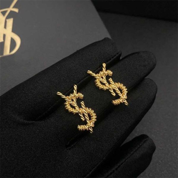 

2023 designer new advanced sense ys letter metal silver needle poplar wood light luxury small ins earrings, Golden
