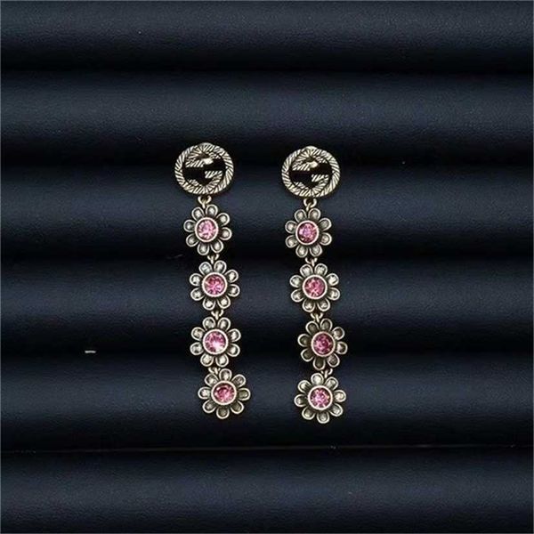 

2023 designer new fashion jewelry zircon letter fashion earrings, Silver