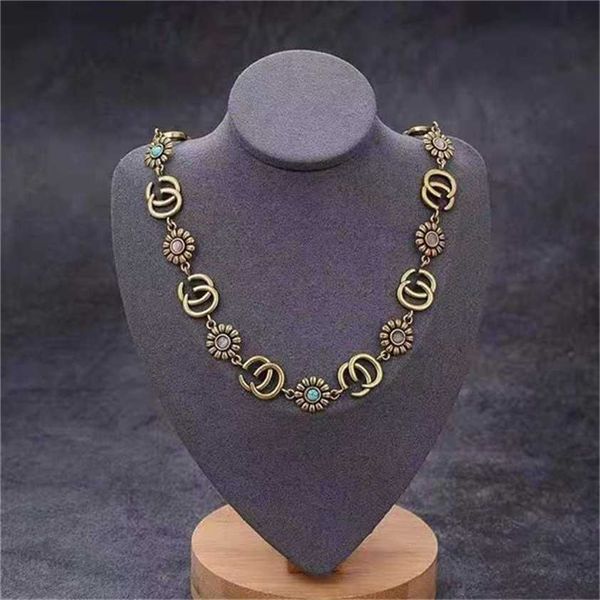 

2023 designer new fashion jewelry the same small daisy necklace, bracelet, earring, double turquoise set, Silver