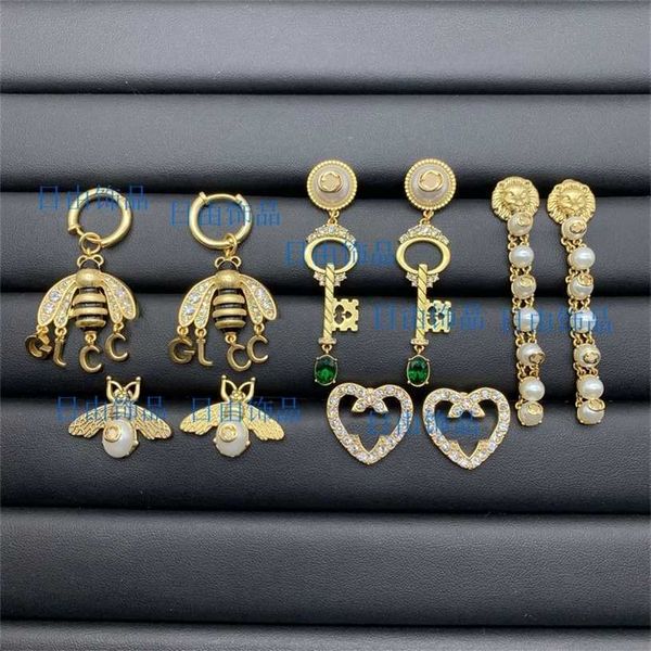

2023 designer new jewelry earrings ancient family letters fringed pearl female cool fashion earrings, Golden