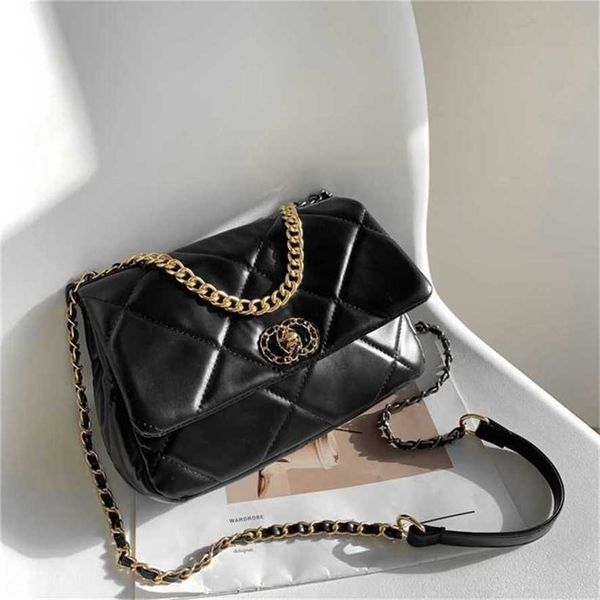 

handbag 2023 new bag women's can be and mixed batches ouyang nana same xiaozhong lingge embroidered line cool