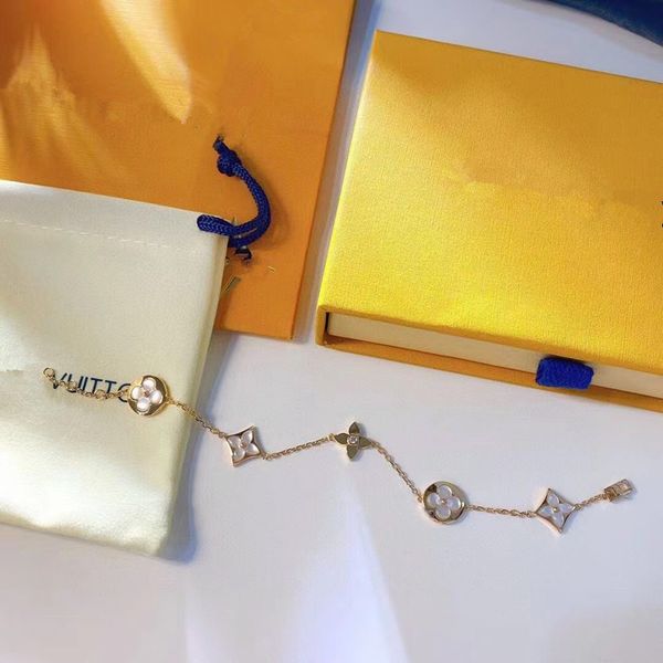 

van clover bracelet luxury designer elegant gold and silver bracelet fashion women's letter pendant clover bracelet wedding special des, Golden;silver