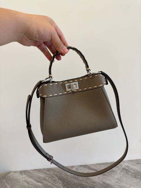 

luxurys designers bag brand luxury handbag fashion women shoulder bag retro chain hardware lock crossbody bags messenger clutch for four sea