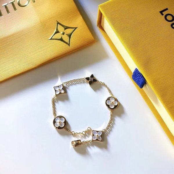

clover bracelet luxury designer elegant gold and silver fashion women's letter pendant clover bracelet wedding special design jewelry q, Golden;silver