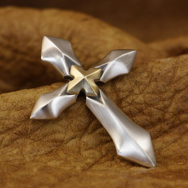 

linsion 925 sterling silver cross pendant (brass in the middle) ta409