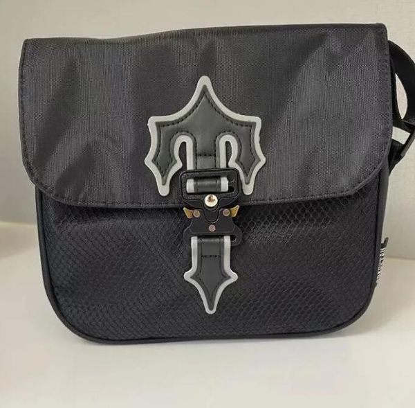 

2023 irongate t crossbody bag uk london fashion handbag waterproof bags trapstar luxury designer bag fashion sports messenger bag college ba