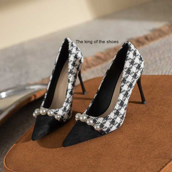 

small fragrant wind high heels women's thin heels 2023 autumn and winter new versatile pearl chain pointed thousand-bird sheepskin sing, Black