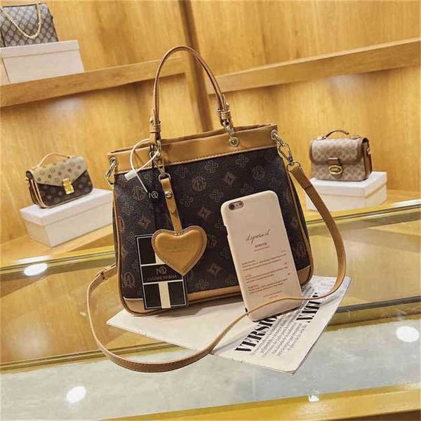 

handbag 2023 new bag women's niche tote simple and capacity portable large bagyq2i