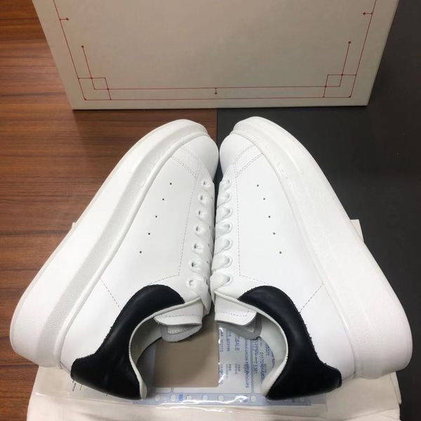 

2022 designer sneakers alexander casual shoes chaussures luxury men women platform shoe black suede triple white mens womens outdoor trainer