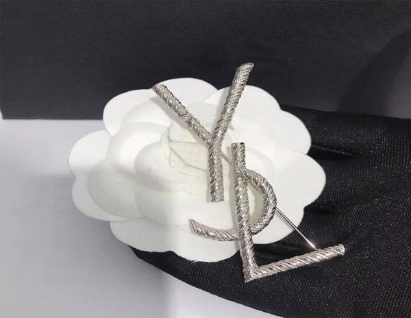 

special design letter brooch with stamp on the back letters brooches suit lapel pin gold silver jewelry for gift party9489520, Gray
