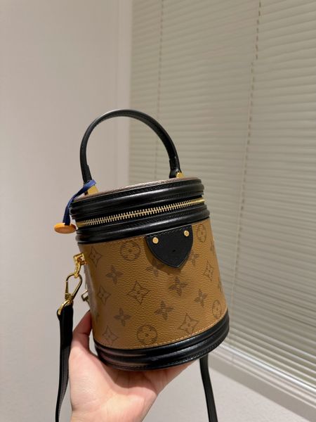 

bucket bag full package, large capacity, can be carried by hand or cross-body, super versatile,5a quality