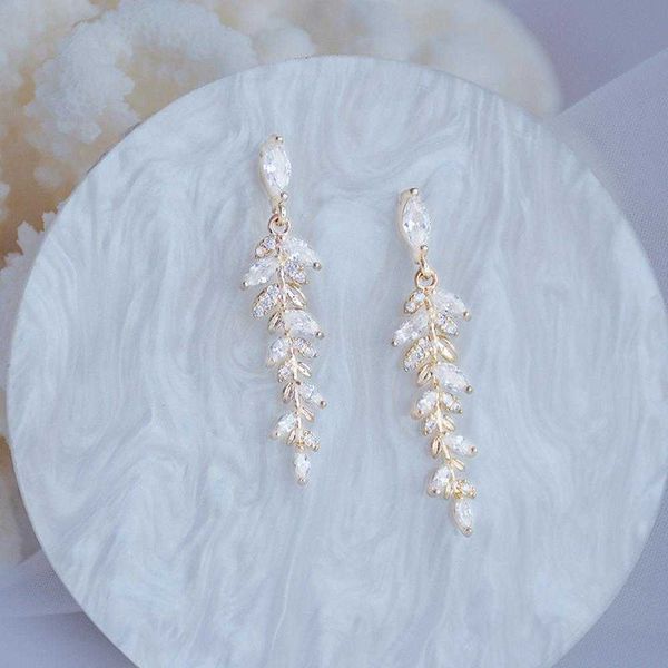 

charm charm 18k real gold leaves earrings for women exquisite tiny zirconia stud earring elegant korean crystal wedding ringen pendant g2303, Golden