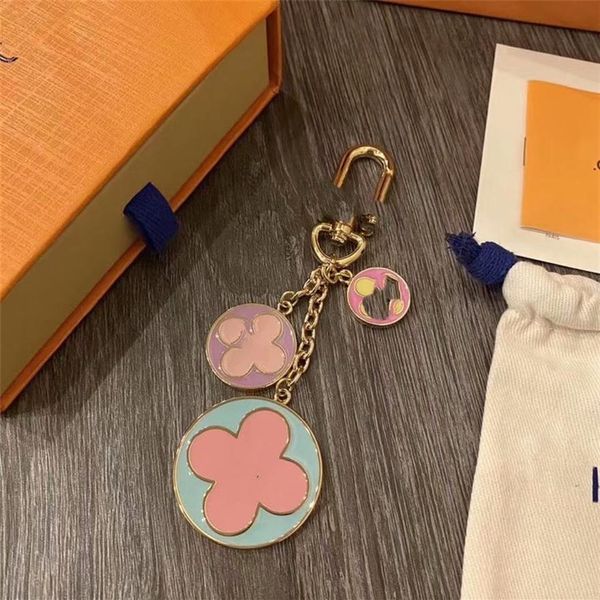

2021 new luxury key chain men women fashion bag hanging buckle keychains auto car waist key chain handmade leather key holder love333s, Silver