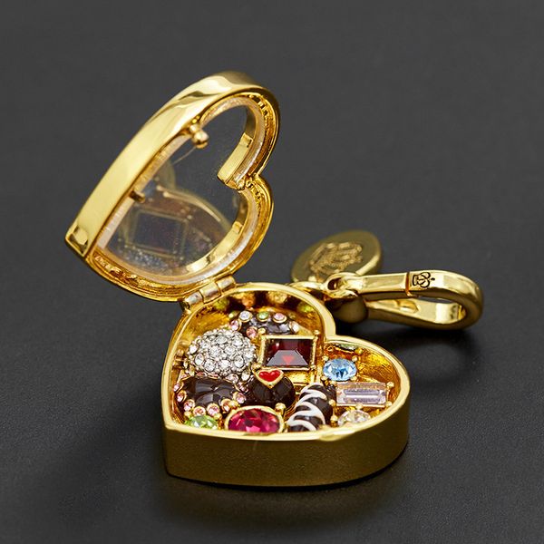 

key rings wholesale fashion transparent openable love chocolate box pendant design sense keychain for women 230320, Slivery;golden