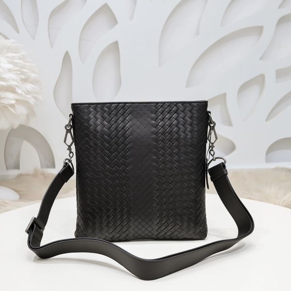 

stuff sacks 2023 fashion business leather woven handbag men's briefcase bag 230321